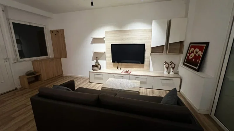 Tirane, jepet me qera apartament 1+1+Aneks Kati 0, 60 m² 500 € (rruga e barrikadave)