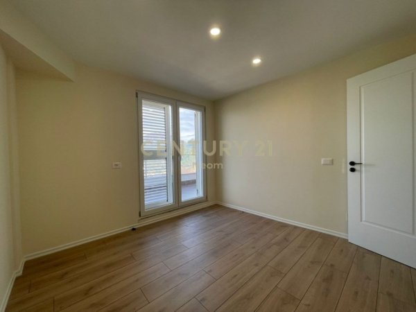 Tirane, shitet apartament duplex Dublex Kati 4, 98 m² 170.000 € (Neom126569)