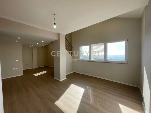 Tirane, shitet apartament duplex Dublex Kati 4, 98 m² 170.000 € (Neom126569)