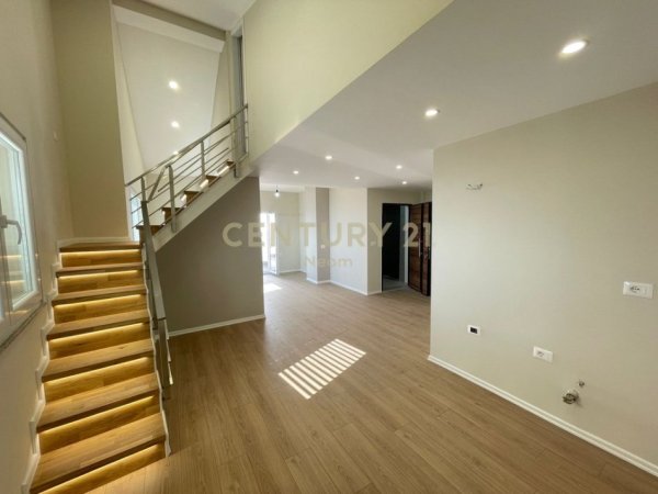 Tirane, shitet apartament duplex Dublex Kati 4, 98 m² 170.000 € (Neom126569)