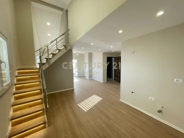 Tirane, shitet apartament duplex Dublex Kati 4, 98 m² 170.000 € (Neom126569)