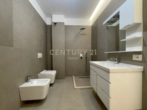Tirane, shitet apartament duplex Dublex Kati 4, 98 m² 170.000 € (Neom126569)