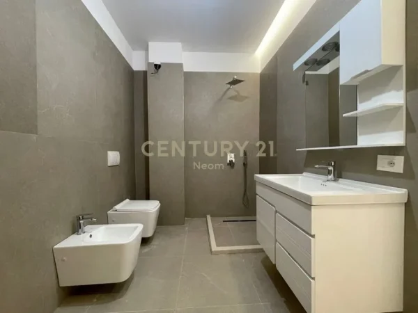 Tirane, shitet apartament duplex Dublex Kati 4, 98 m² 170.000 € (Neom126569)