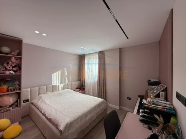 Tirane, shitet apartament 3+1+Ballkon Kati 2, 165 m² 355.000 € (KOPESHTI BOTANIK)