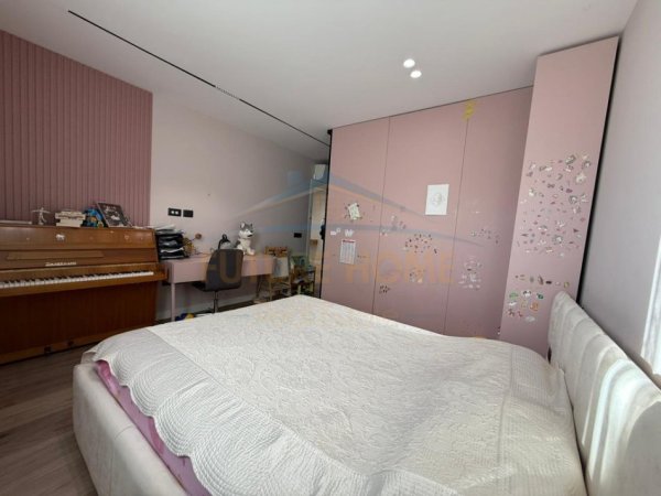 Tirane, shitet apartament 3+1+Ballkon Kati 2, 165 m² 355.000 € (KOPESHTI BOTANIK)