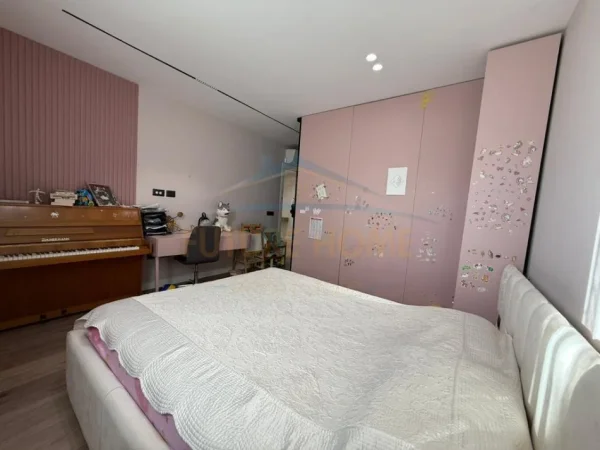 Tirane, shitet apartament 3+1+Ballkon Kati 2, 165 m² 355.000 € (KOPESHTI BOTANIK)