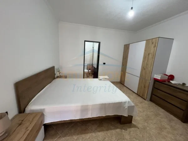 Tirane, jepet me qera apartament 2+1+Ballkon Kati 9, 90 m² 600 € (Rruga Jordan Misja)