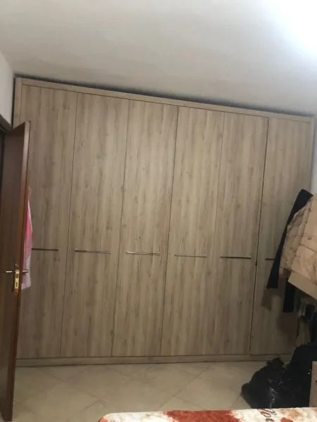 Tirane, jepet me qera apartament 2+1+Ballkon Kati 1, 85 m² 650 € (Rr Kongresi i Manastirit)