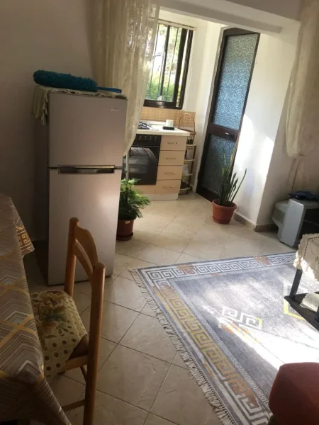 Tirane, jepet me qera apartament 2+1+Ballkon Kati 1, 85 m² 650 € (Rr Kongresi i Manastirit)