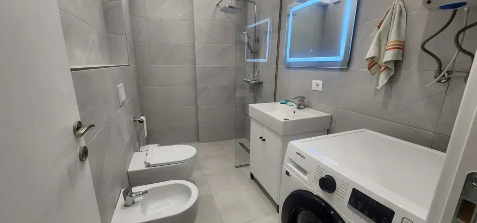 Tirane, shitet apartament 1+1+Ballkon Kati 4, 64 m² 167.000 € (Kodra e Diellit)