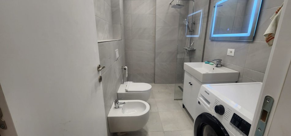 Tirane, shitet apartament 1+1+Ballkon Kati 4, 64 m² 167.000 € (Kodra e Diellit)