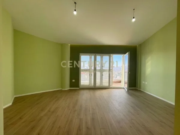 Tirane, shitet apartament duplex Dublex Kati 4, 124 m² 190.000 € (Neom126561)