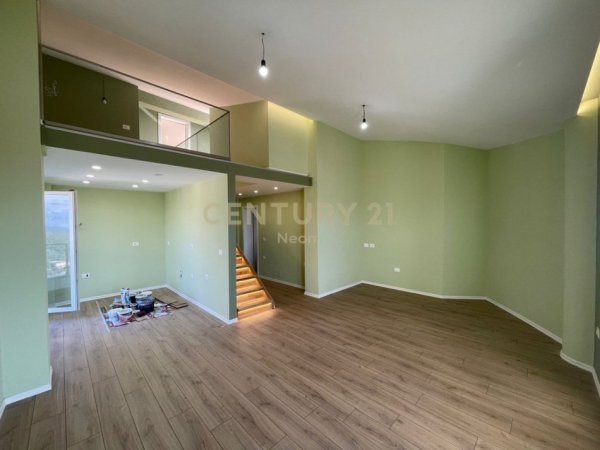 Tirane, shitet apartament duplex Dublex Kati 4, 124 m² 190.000 € (Neom126561)