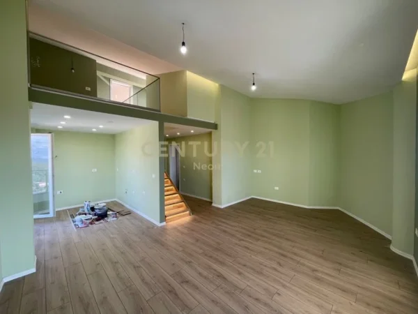 Tirane, shitet apartament duplex Dublex Kati 4, 124 m² 190.000 € (Neom126561)