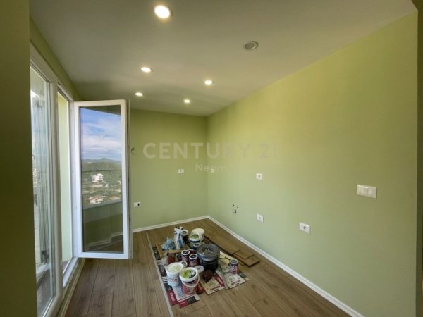Tirane, shitet apartament duplex Dublex Kati 4, 124 m² 190.000 € (Neom126561)