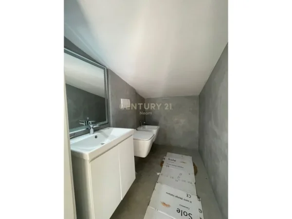 Tirane, shitet apartament duplex Dublex Kati 4, 124 m² 190.000 € (Neom126561)