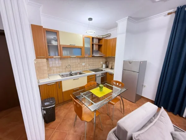 Tirane, jepet me qera apartament 1+1 Kati 8, 650 € 