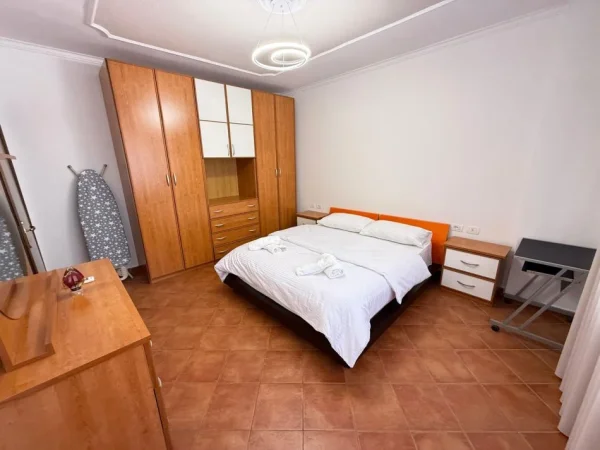 Tirane, jepet me qera apartament 1+1 Kati 8, 650 € 