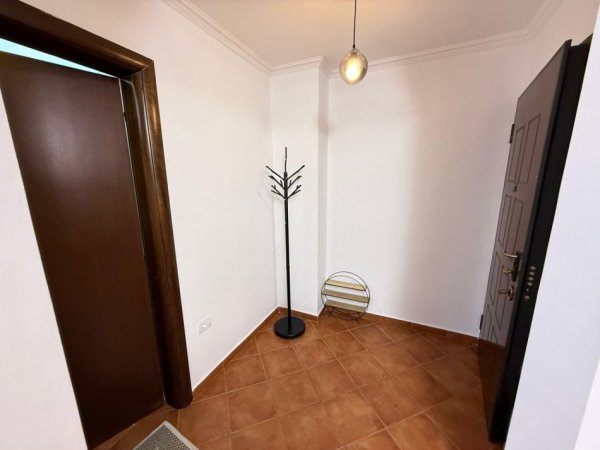 Tirane, jepet me qera apartament 1+1 Kati 8, 650 € 