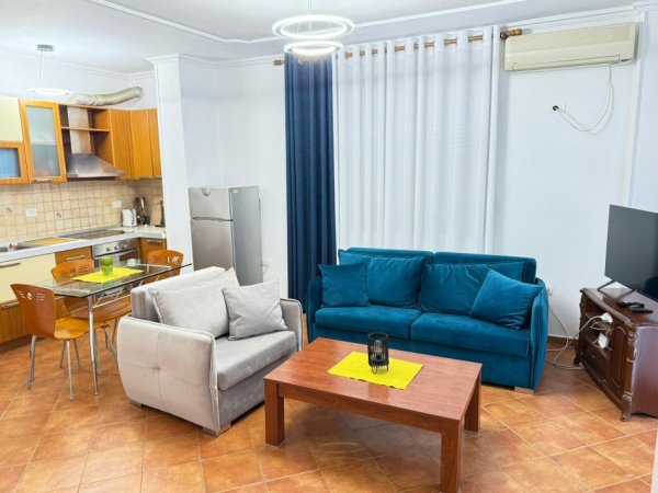 Tirane, jepet me qera apartament 1+1 Kati 8, 650 € 