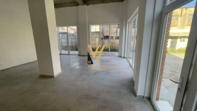 Tirane, jepet me qera dyqan Kati 0, 70 m² 500 € (RRUGA E DIBRES)