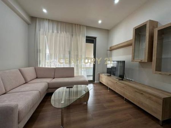 Tirane, jepet me qera apartament 1+1+Ballkon Kati 8, 75 m² 650 € (Neom126772)