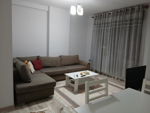 Tirane, jepet me qera apartament 2+1 Kati 8, 105 m² 700 € (Rr. Bardhok Biba)