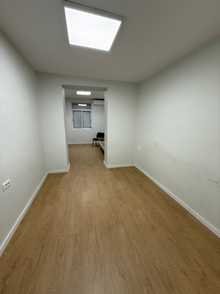 Tirane, jepet me qera apartament 1+1 Kati 1, 36 m² 400 € (Rruga Abdyl Frasheri)