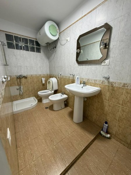 Tirane, jepet me qera apartament 1+1 Kati 1, 36 m² 400 € (Rruga Abdyl Frasheri)