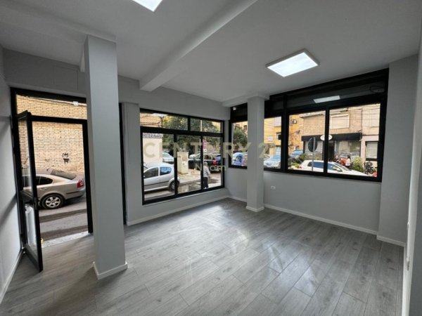 Tirane, jepet me qera ambjent biznesi Kati 0, 31 m² 450 € (Neom126850)