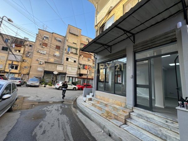 Tirane, jepet me qera ambjent biznesi Kati 0, 31 m² 450 € (Neom126850)