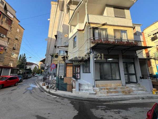 Tirane, jepet me qera ambjent biznesi Kati 0, 31 m² 450 € (Neom126850)