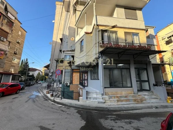 Tirane, jepet me qera ambjent biznesi Kati 0, 31 m² 450 € (Neom126850)