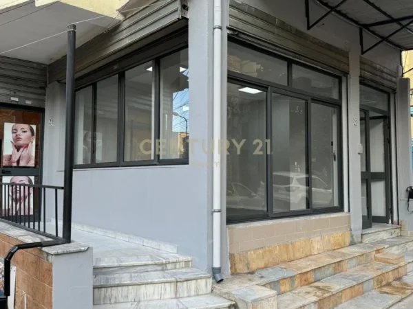 Tirane, jepet me qera ambjent biznesi Kati 0, 31 m² 450 € (Neom126850)