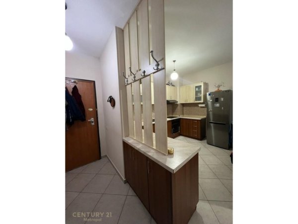 Tirane, jepet me qera apartament 1+1 Kati 3, 77 m² 400 € (Ish- Tregu Elektrik)