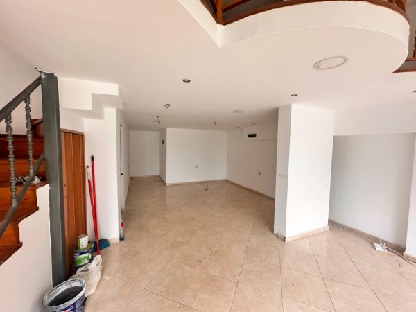 Tirane, jepet me qera , 60 m² 600 € (Ish Fusha e Aviacionit)