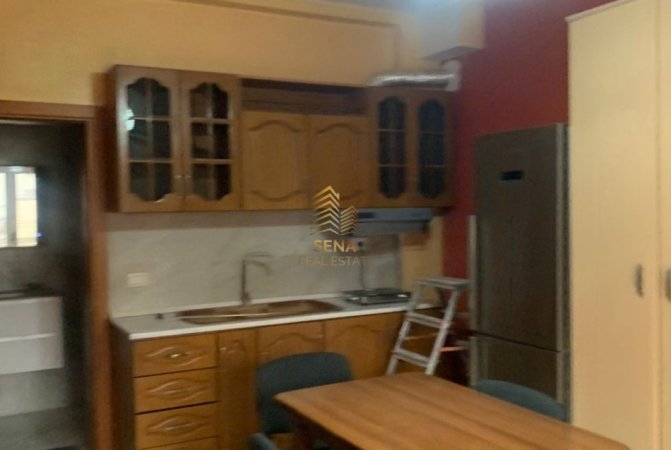 Tirane, jepet me qera shtepi 1+1 Kati 2, 55 m² 400 € (Rruga Vangjerl Meksi)