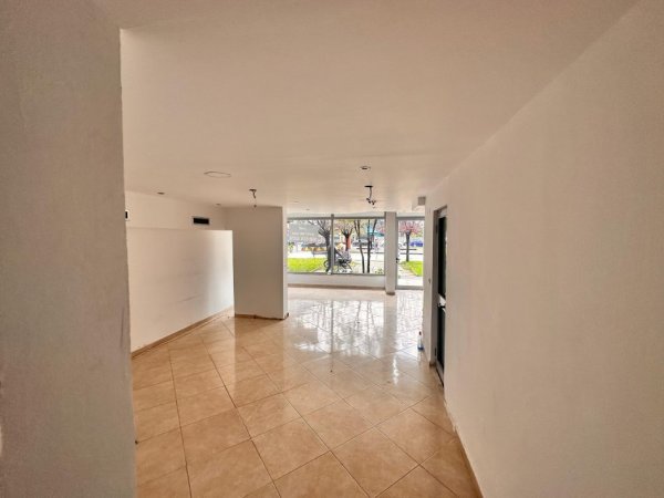 Tirane, jepet me qera , 60 m² 600 € (Ish Fusha e Aviacionit)