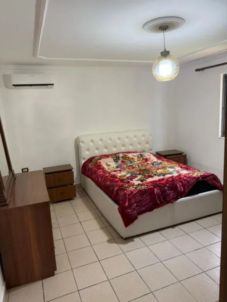 Tirane, jepet me qera apartament 3+1+Aneks+Ballkon Kati 0, 150 m² 600 € (Casa italia)