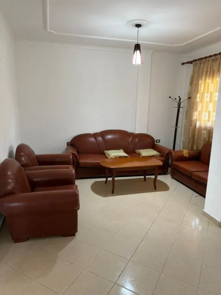 Tirane, jepet me qera apartament 3+1+Aneks+Ballkon Kati 0, 150 m² 600 € (Casa italia)