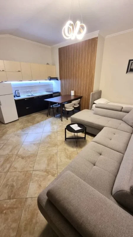 Jepet me Qira Apartament 1+1 në Zonën e Vasil Shantos 500 €uro