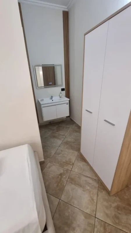 Jepet me Qira Apartament 1+1 në Zonën e Vasil Shantos 500 €uro