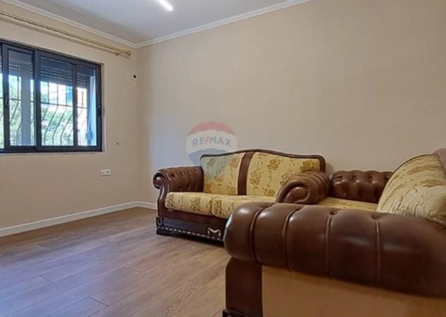 Tirane, shitet apartament 2+1 Kati 2, 71 m² 143.000 € (rruga Xhanfize Keko)