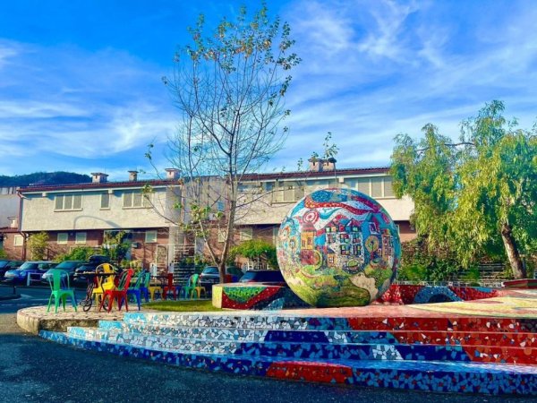 Tirane, jepet me qera apartament duplex 2+1 Kati 1, 140 m² 1.100 € (Kodra e Diellit)