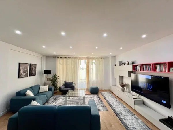 Tirane, jepet me qera apartament duplex 2+1 Kati 1, 140 m² 1.100 € (Kodra e Diellit)