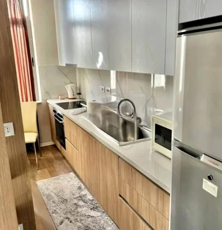 Tirane, jepet me qera garsonier 1+1 Kati 4, 40 m² 550 € (PAZARIT TE R)