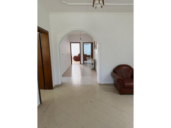 Tirane, jepet me qera shtepi 3+1 Kati 1, 150 m² 600 € 