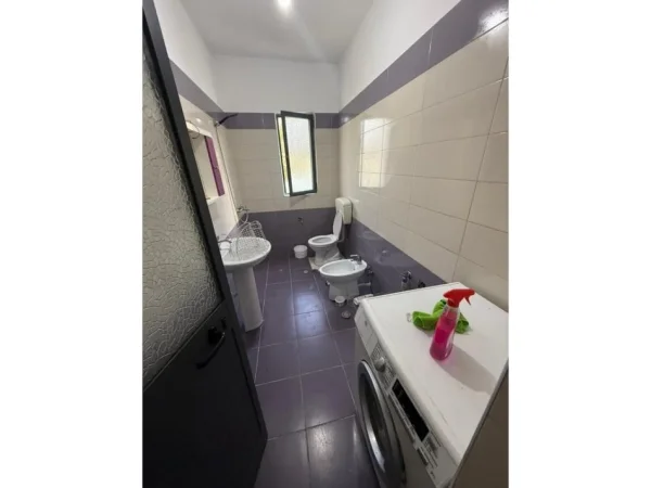 Tirane, jepet me qera shtepi 3+1 Kati 1, 150 m² 600 € 