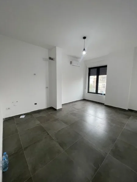 Tirane, jepet me qera zyre Kati 2, 60 m² 450 € (Bulevardi i Ri)