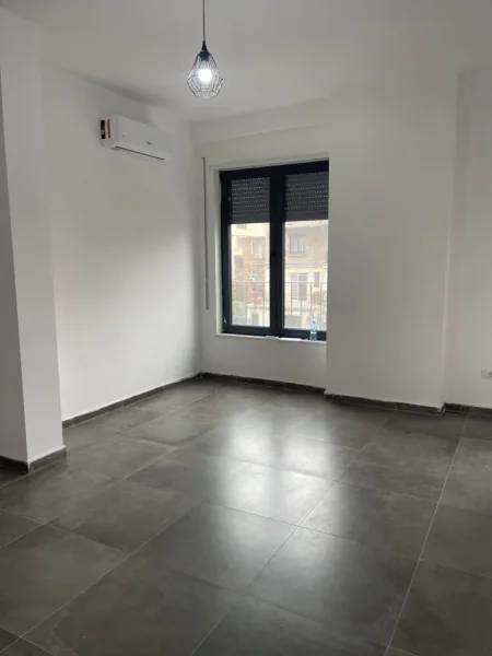 Tirane, jepet me qera zyre Kati 2, 60 m² 450 € (Bulevardi i Ri)